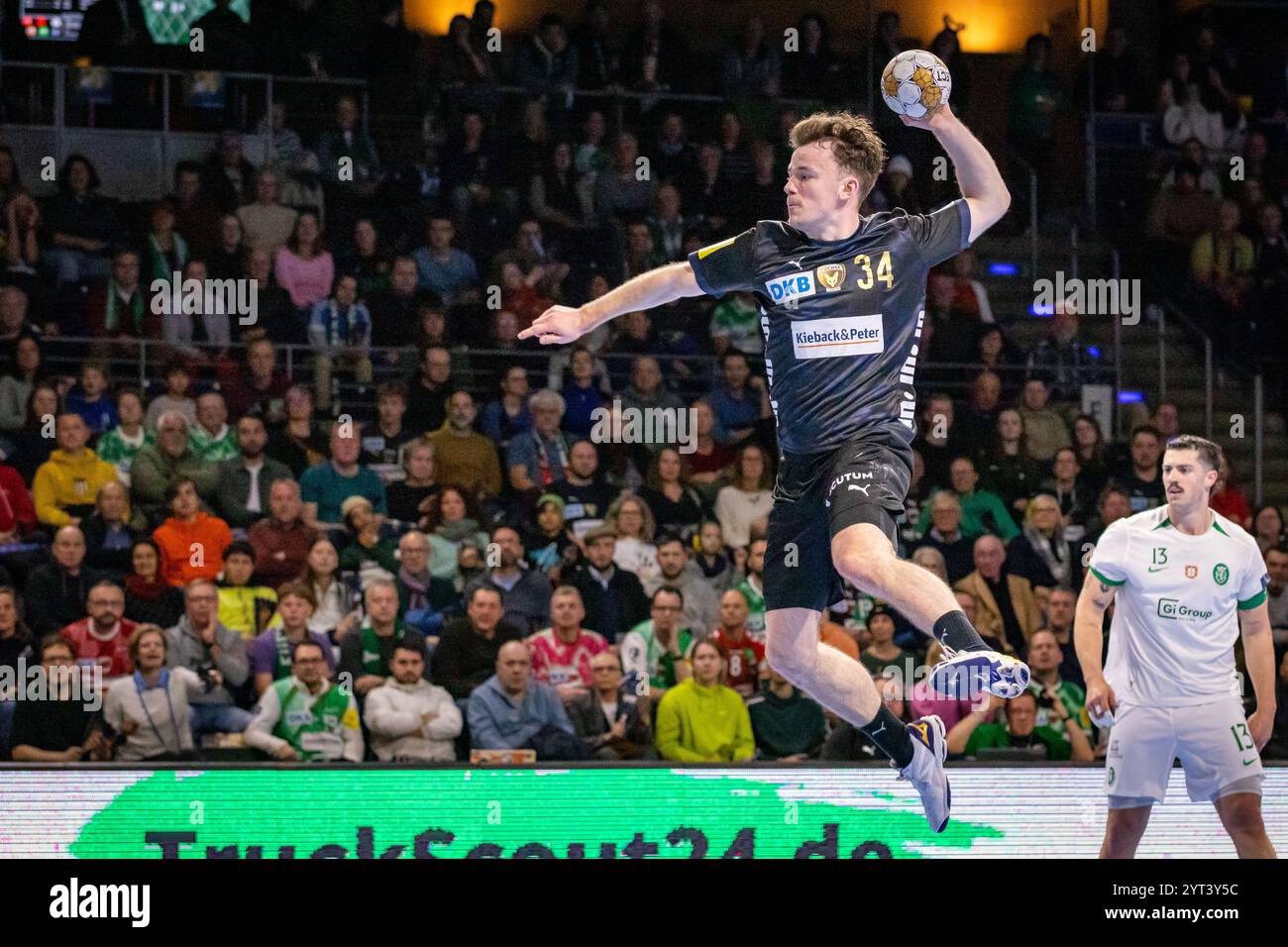 Berlin, Deutschland. Dezember 2024. Hakun West av Teigum (34) aus Füchse Berlin beim EHF Champions League Spiel zwischen Füchse Berlin und Sporting CP in der Max-Schmeling-Halle in Berlin. Quelle: Gonzales Photo/Alamy Live News Stockfoto