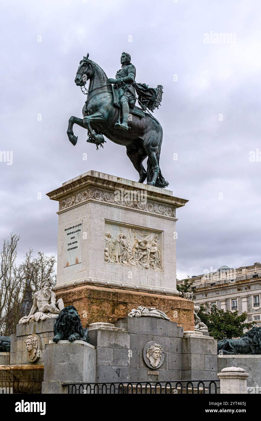 Denkmalbrunnen von Felipe IV. Auf der Plaza de Oriente. Stockfoto