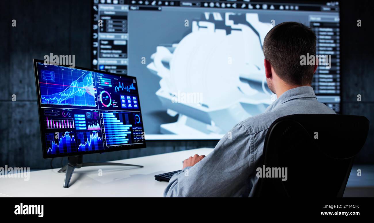 Ingenieur, der die Konstruktion von 3D-CAD-Modellen auf einem Computer im Werk durchführt Stockfoto