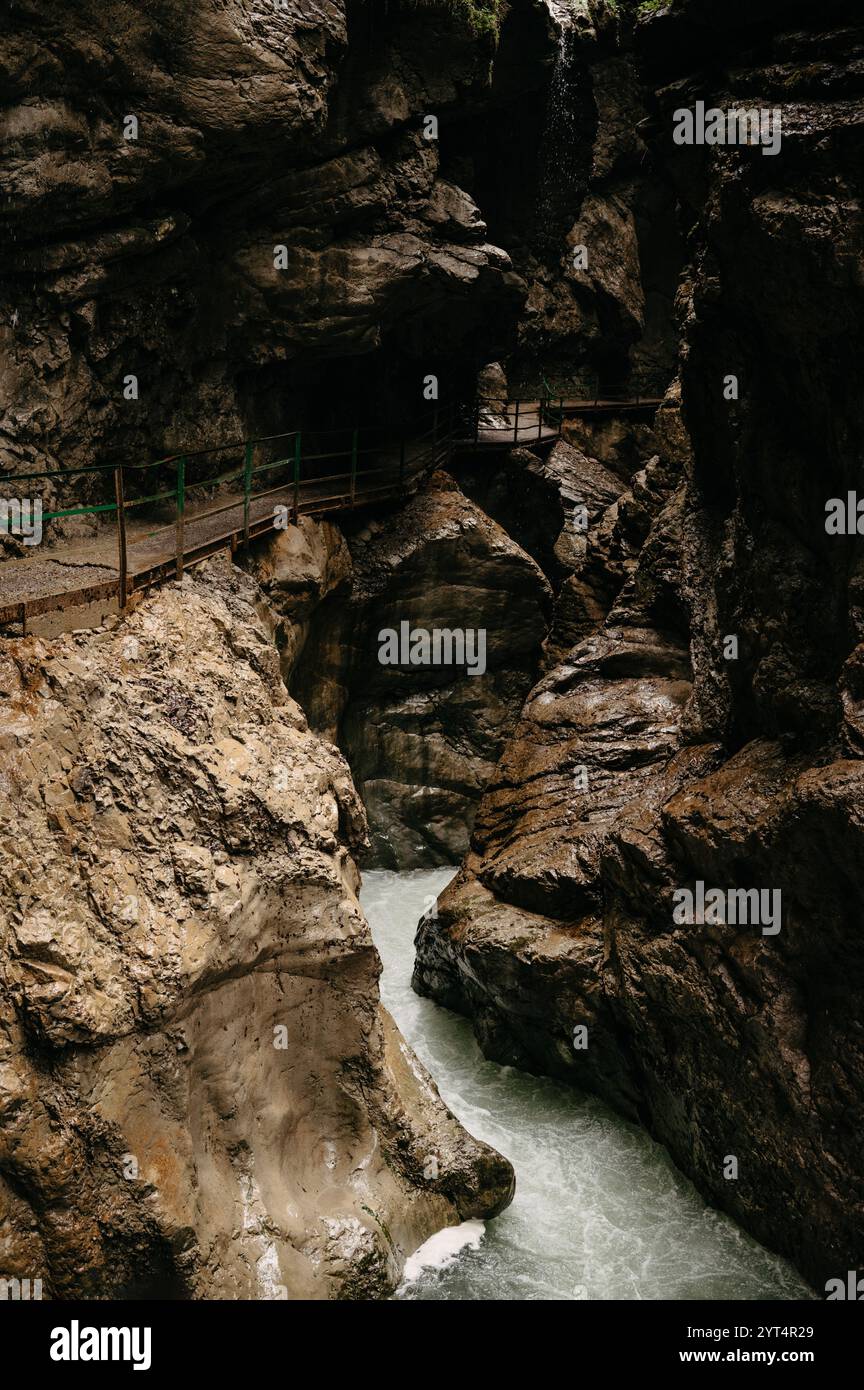 Abenteuerweg Durch Die Breitachklamm: Alpine Gorge Walkway Stockfoto