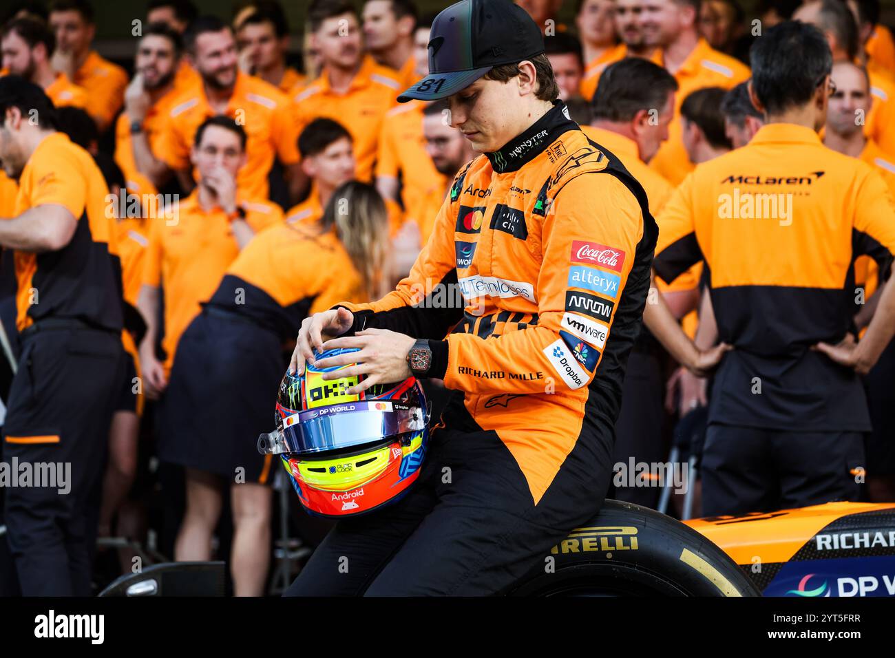 Abu Dhabi, VAE. Dezember 2024. PIASTRI Oscar (aus), McLaren F1 Team MCL38, Richard Mille Uhr und Bell Helm, während des Formel 1 Etihad Airways Abu Dhabi Grand Prix 2024, 24. Runde der Formel 1 Weltmeisterschaft 2024 vom 6. Bis 8. Dezember 2024 auf dem Yas Marina Circuit in Abu Dhabi, Vereinigte Arabische Emirate. Quelle: Unabhängige Fotoagentur/Alamy Live News Stockfoto