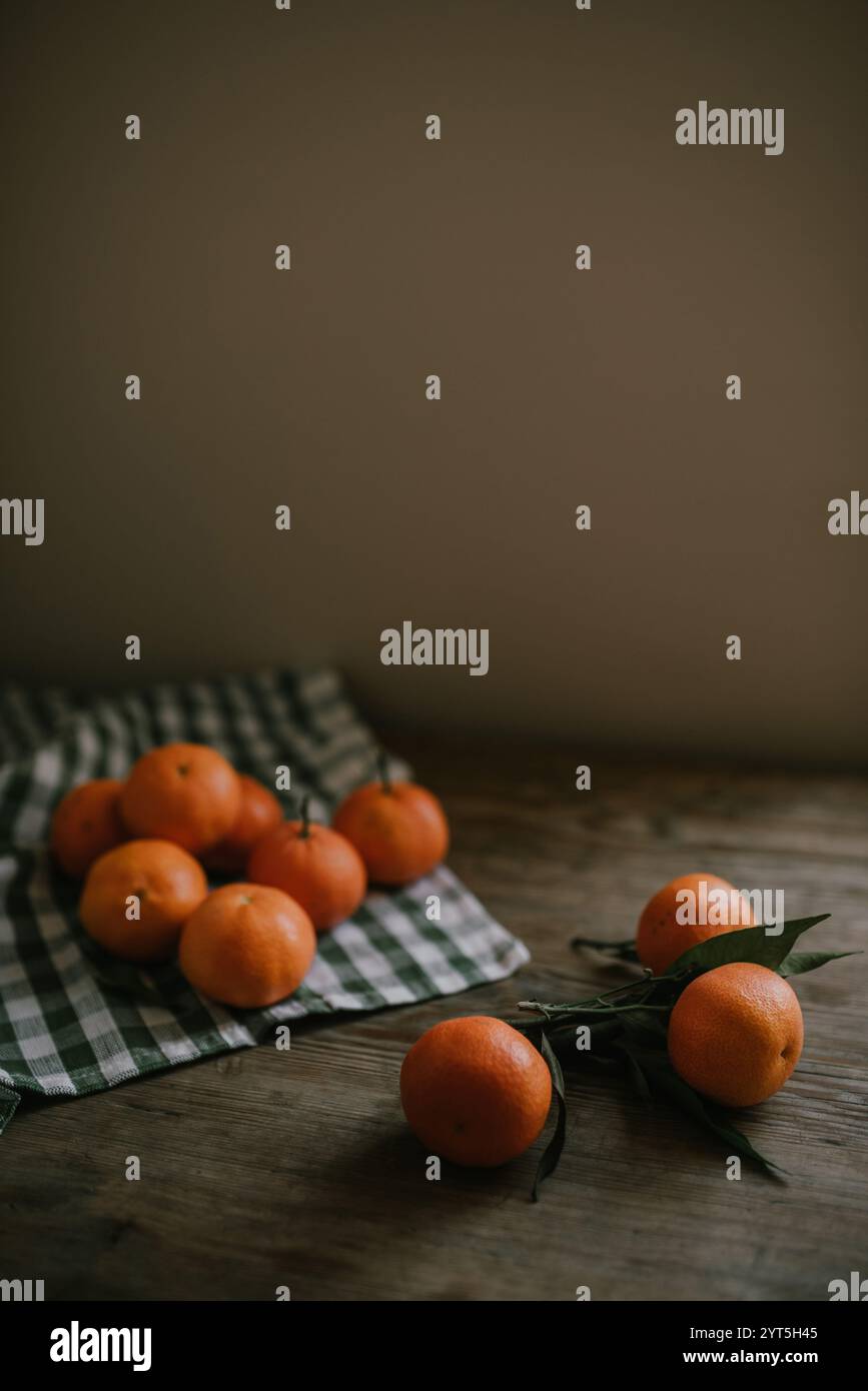 Mandarinen auf dem Tisch Stockfoto