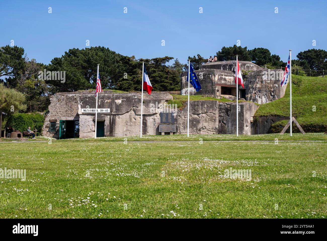 Saint-Malo (Bretagne, Nordwestfrankreich): Das Denkmal für den Zweiten Weltkrieg (1939–1945), ein Museum, das in einer Gruppe deutscher Bunker untergebracht ist, die im Cour gebaut wurden Stockfoto