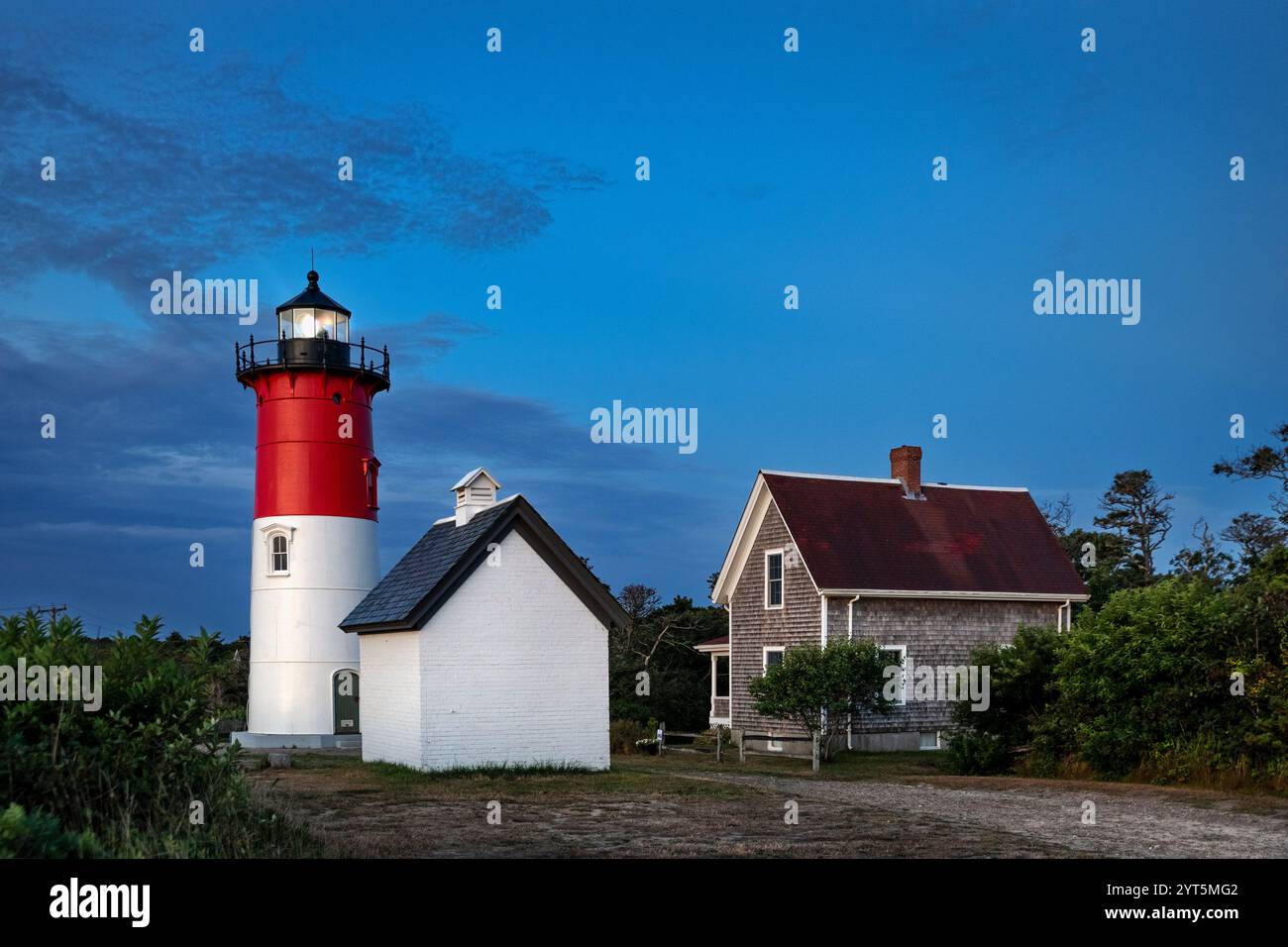 Nauset Lighthouse in der Abenddämmerung, Cape Cod National Seashore. Stockfoto