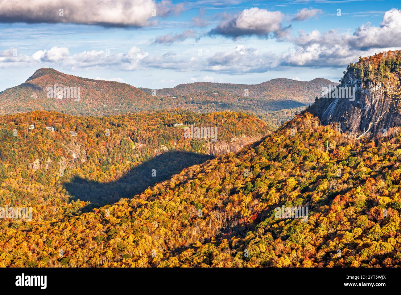 Whiteside Mountain, North Carolina, USA mit dem „Schatten des Bären“ Stockfoto