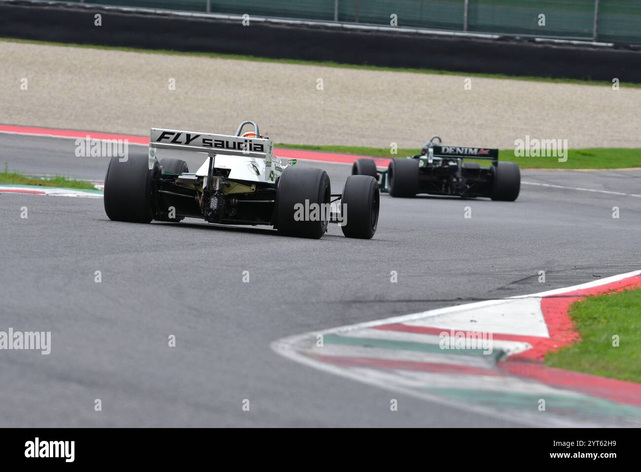 Scarperia, Italien - 12. Oktober 2024: Williams FW08 aus dem Jahr 1982 Ex Keke Rosberg fahren durch unbekannt in Aktion während des Trainings auf dem Mugello Circuit Stockfoto