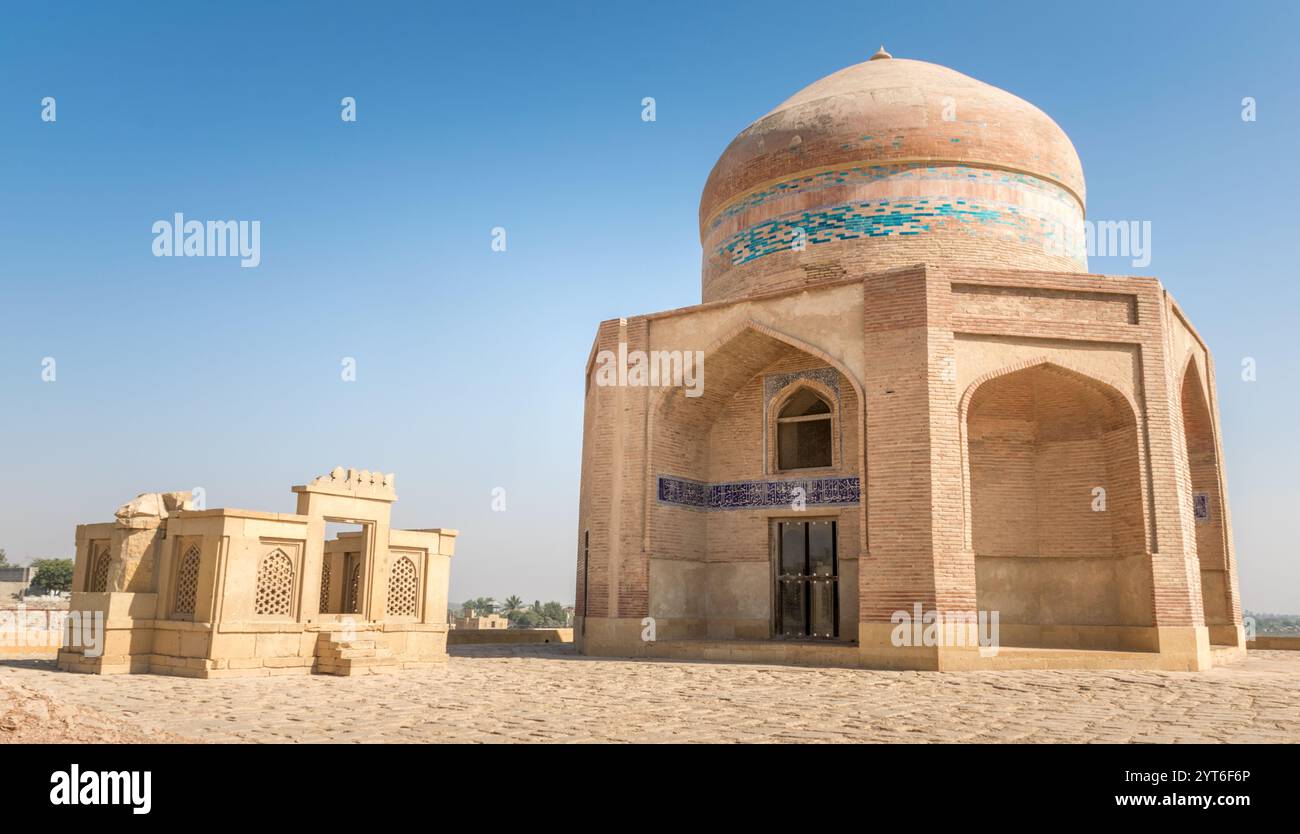 Grabmal des Sultans Ibrahim: Ein zeitloses Juwel der Makli Nekropolis Stockfoto