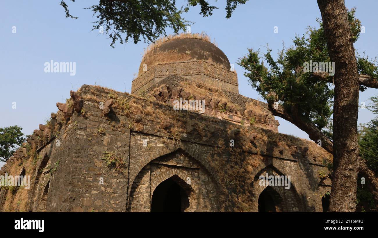 Indien, Gujarat, Mandu, Mausoleum in der Geisterstadt. Stockfoto