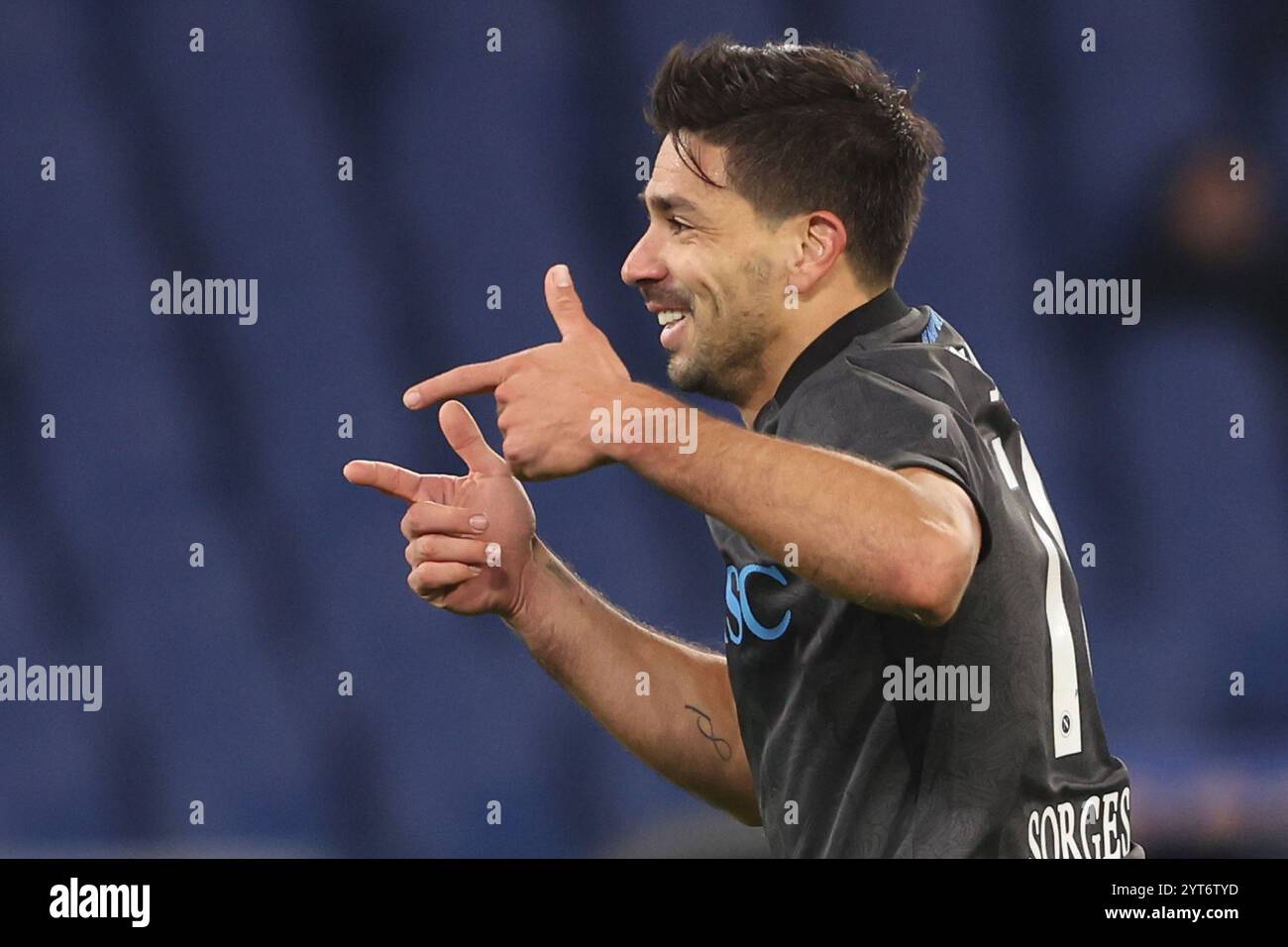 Giovanni Simeone aus Neapel feiert während des italienischen Fußballspiels Freccia Rossa Coppa Italia (Italien-Cup) 2024–2025, SS Lazio gegen SSC Napoli im Olympiastadion. Endpunktzahl: SS Latium 3:1 SSC Neapel. Stockfoto