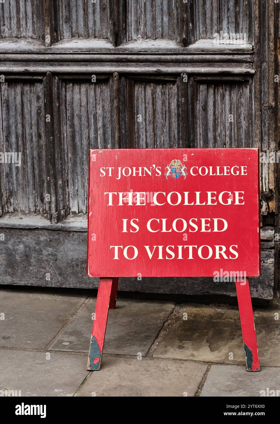 Eintrittshinweis am St John's College, University of Cambridge, England. Stockfoto