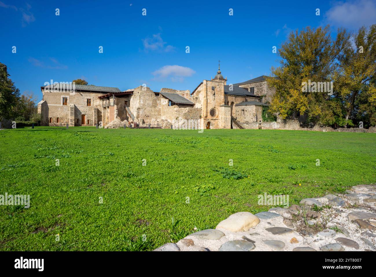 Kloster Santa María de Carracedo, 10. Jahrhundert, Carracedo del Monasterio, Region El Bierzo, Kastilien und Leon, Spanien Stockfoto