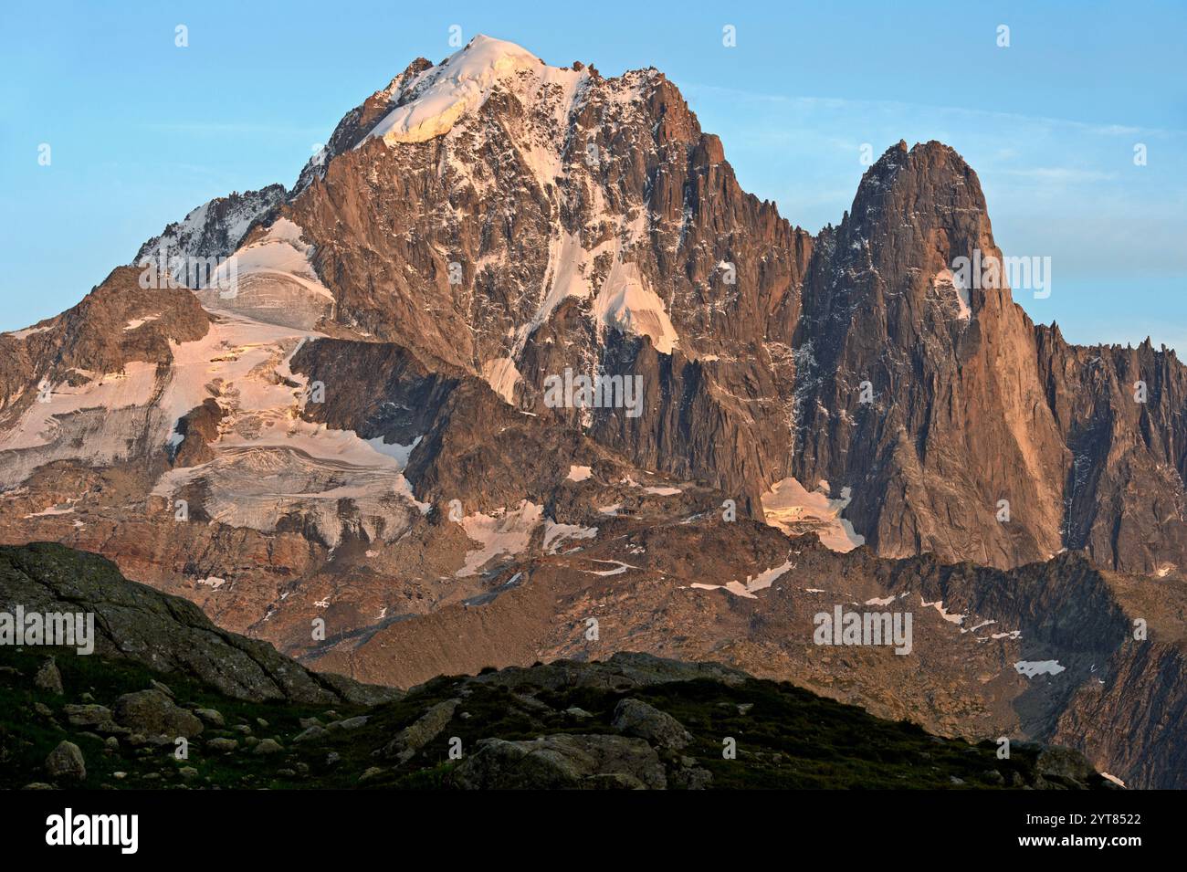 Aiguille Verte und Aiguille du Dru Gipfeln, Chamonix, Savoy, Frankreich Stockfoto