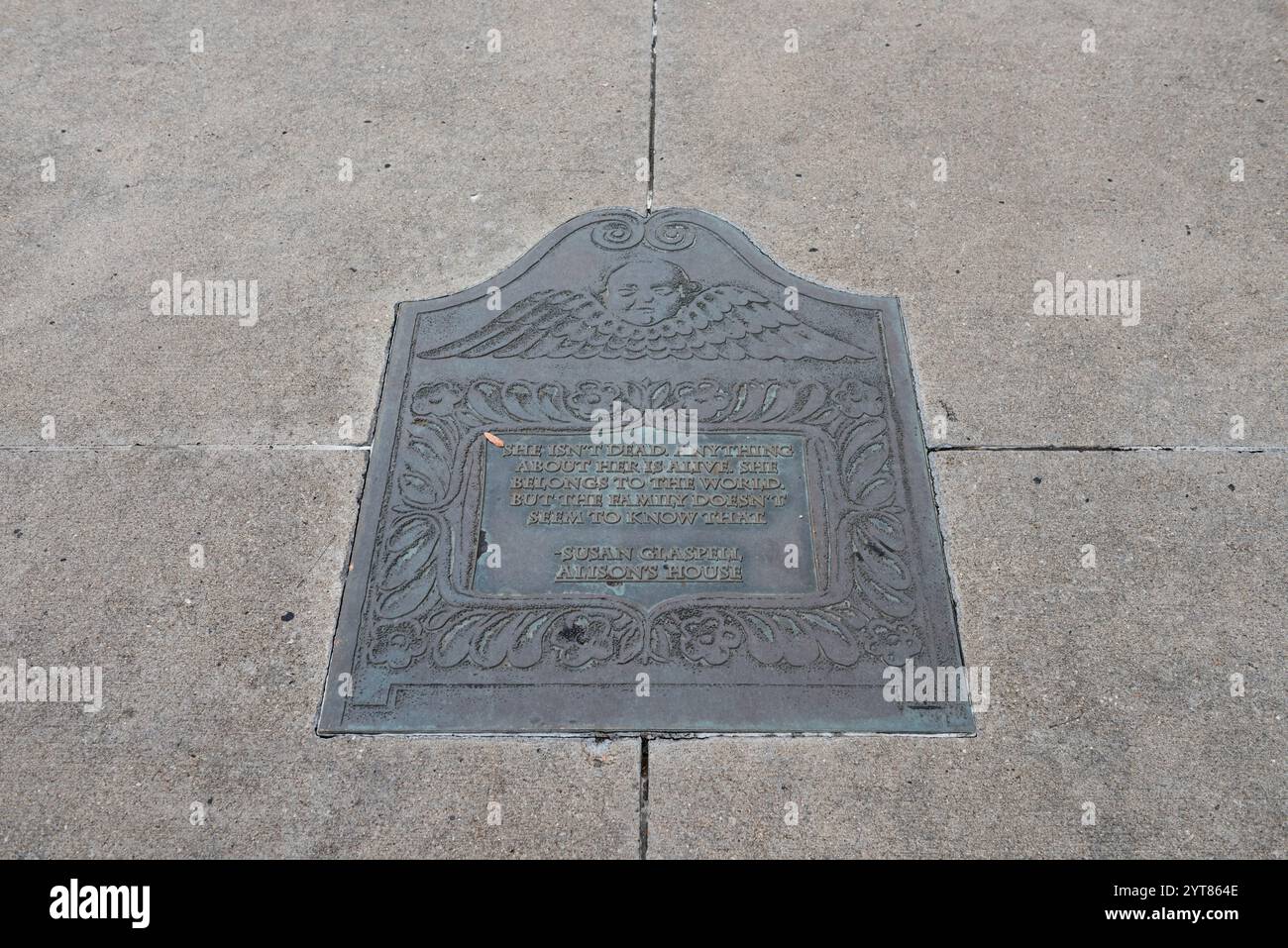 Iowa City, IA USA - 22. Juli 2017: Der Literaturspaziergang in Iowa City, einer UNESCO-Stadt der Literatur, verbindet Schriftsteller und ihr Publikum. Stockfoto
