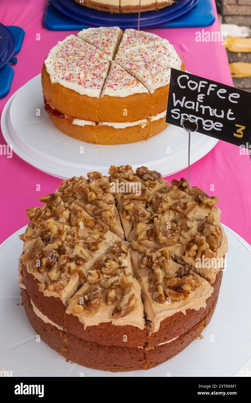 England, Kent, Tonbridge, der Bauernmarkt, hausgemachte Kuchen Stockfoto
