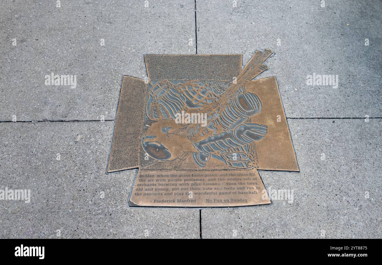 Iowa City, IA USA - 22. Juli 2017: Der Literaturspaziergang in Iowa City, einer UNESCO-Stadt der Literatur, verbindet Schriftsteller und ihr Publikum. Stockfoto