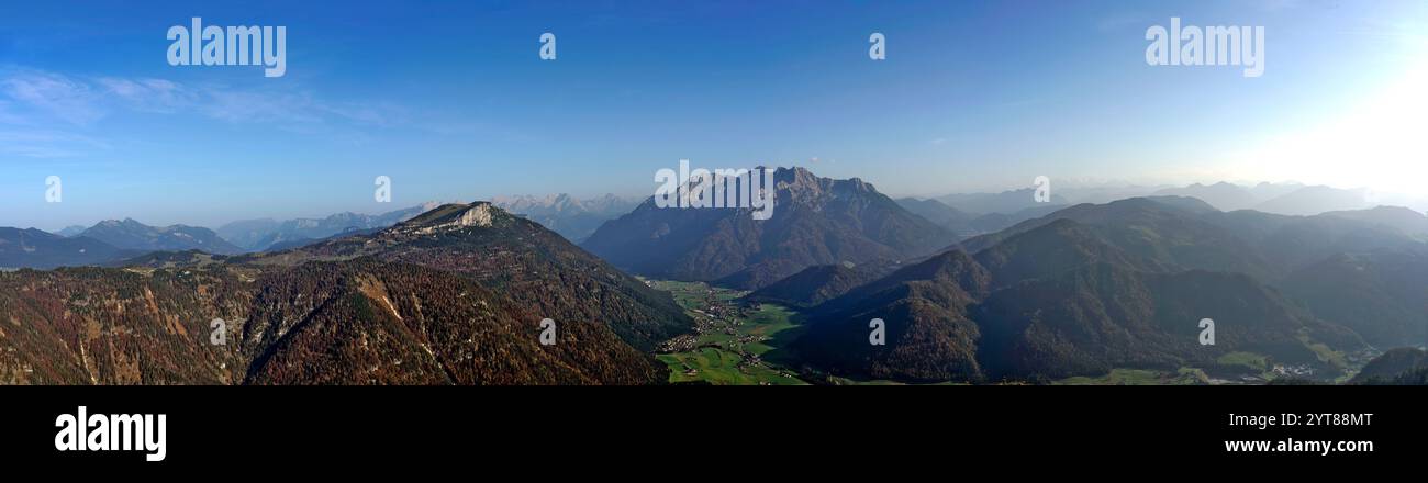 Österreich, Tirol, Deutschland, Bayern, Chiemgau, REIT im Winkl, Eggenalm, Blick vom Fellhorn, 1765 m, von links: Steinplatte, Loferer Steinberge, Kirchberg Stockfoto