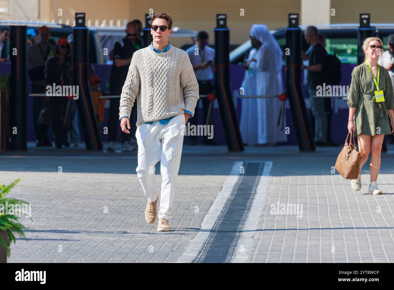 Yas Marina, Abu Dhabi. Dezember 2024. George Russell (GBR) - Mercedes-AMG PETRONAS F1 Team - Mercedes W15 - Mercedes E Performance während der Freitagssitzung der Formel 1 Etihad Airways Abu Dhabi Grand Prix 2024, Yas Marina, Abu Dhabi 6-8 Dezember 2024 Credit: Alessio de Marco/Alamy Live News Stockfoto