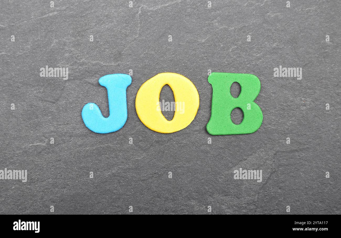 Begriff aus bunten Buchstaben auf Schiefer Stockfoto