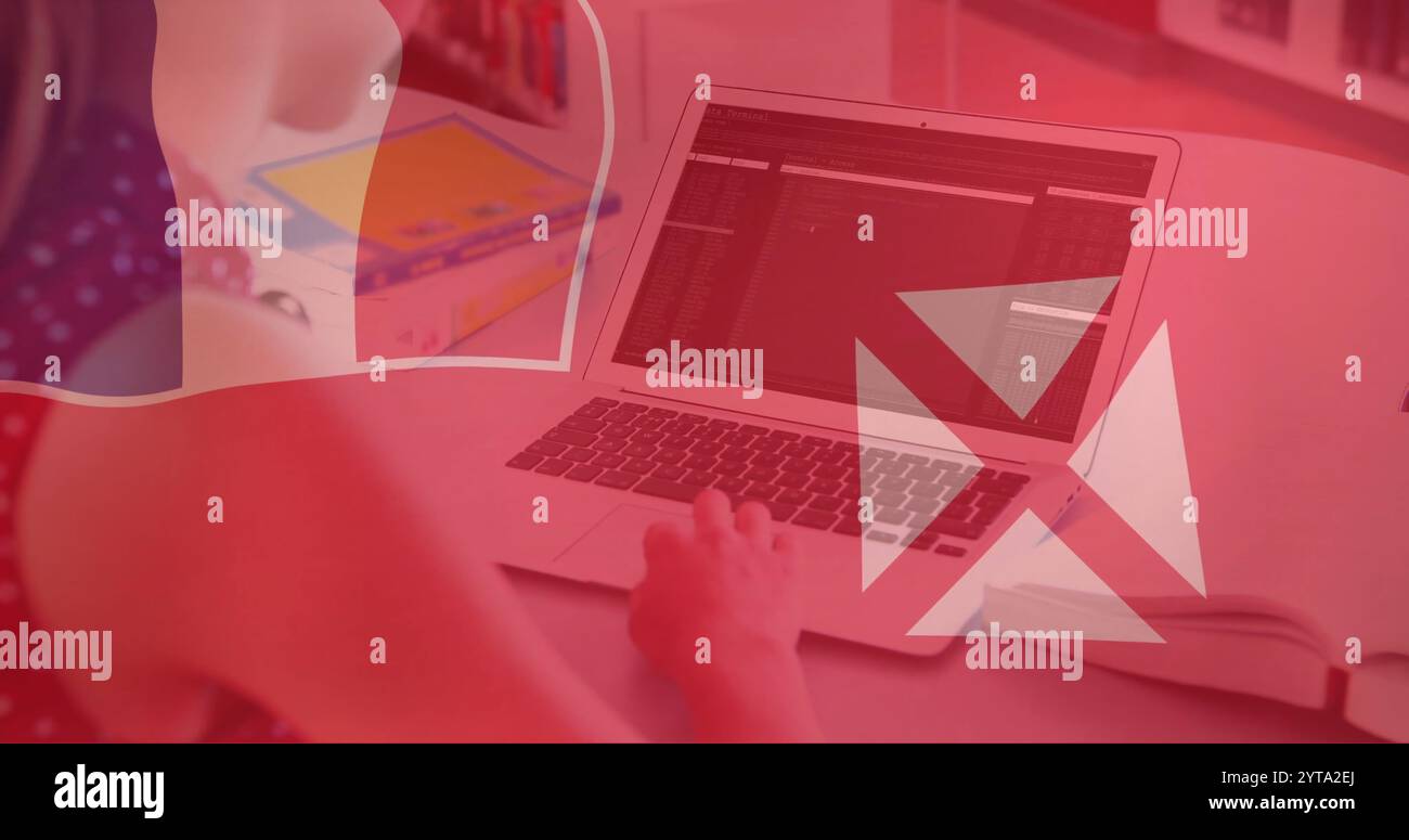 Bild der Flagge von wallis und futuna über kaukasischer Geschäftsfrau mit Laptop Stockfoto