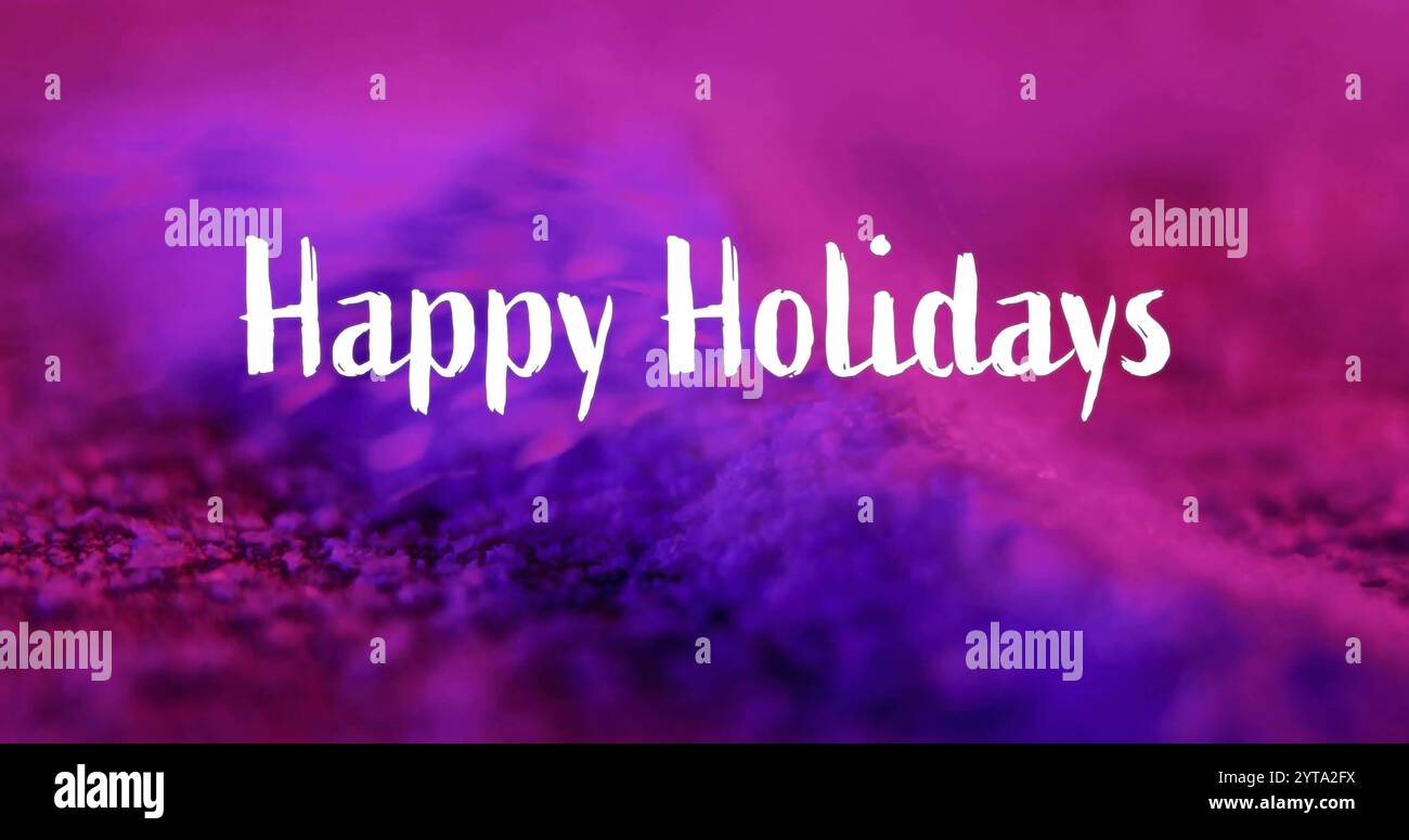 Bild von Happy Holidays Text über rosa Felsen fallen Stockfoto