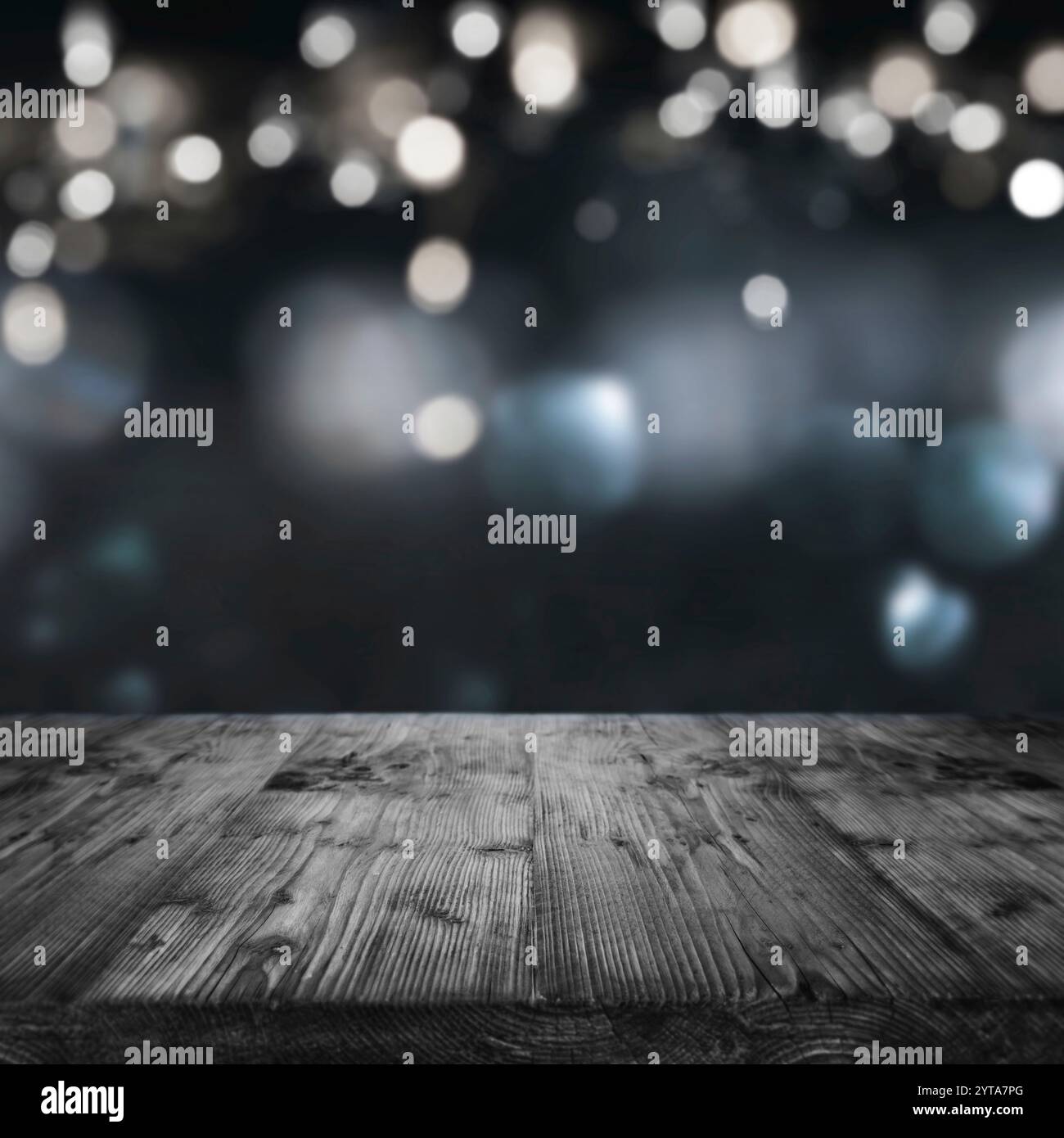 Hintergrund für festliche Anlässe mit Lichtern vor einem Holztisch Stockfoto