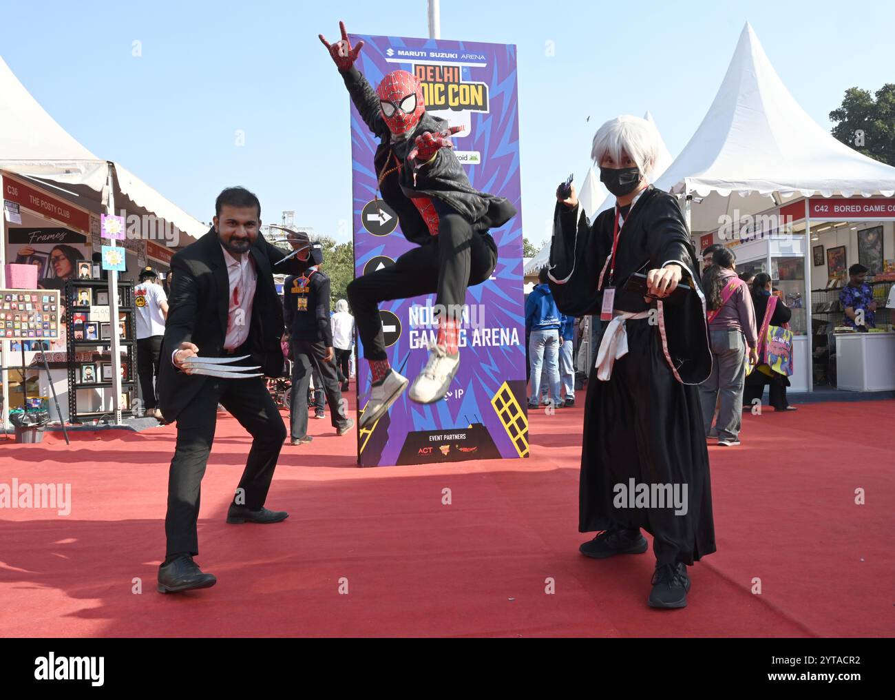 Neu-Delhi, Indien. Dezember 2024. NEW DELHI, INDIEN - 6. DEZEMBER: Menschen, die als Comic-Charaktere auf der Delhi Comic Con 2024 auf dem NSIC Exhibition Grounds Okhla am 6. Dezember 2024 in New Delhi, Indien, gekleidet sind. (Foto: Sonu Mehta/Hindustan Times/SIPA USA) Credit: SIPA USA/Alamy Live News Stockfoto