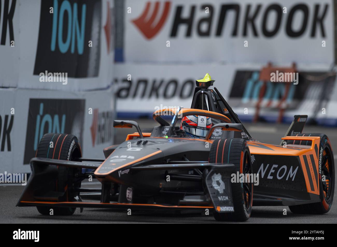 Sao Paulo, Brasilien. Dezember 2024. SP - SAO PAULO - 12/06/2024 - Formel E, Freies Training 1, Fahrer Taylor Barnard, McLaren Formel E Team, auf der Anhembi Sambadrome Street Rennstrecke - Foto: Anderson Romao/AGIF Credit: AGIF/Alamy Live News Stockfoto