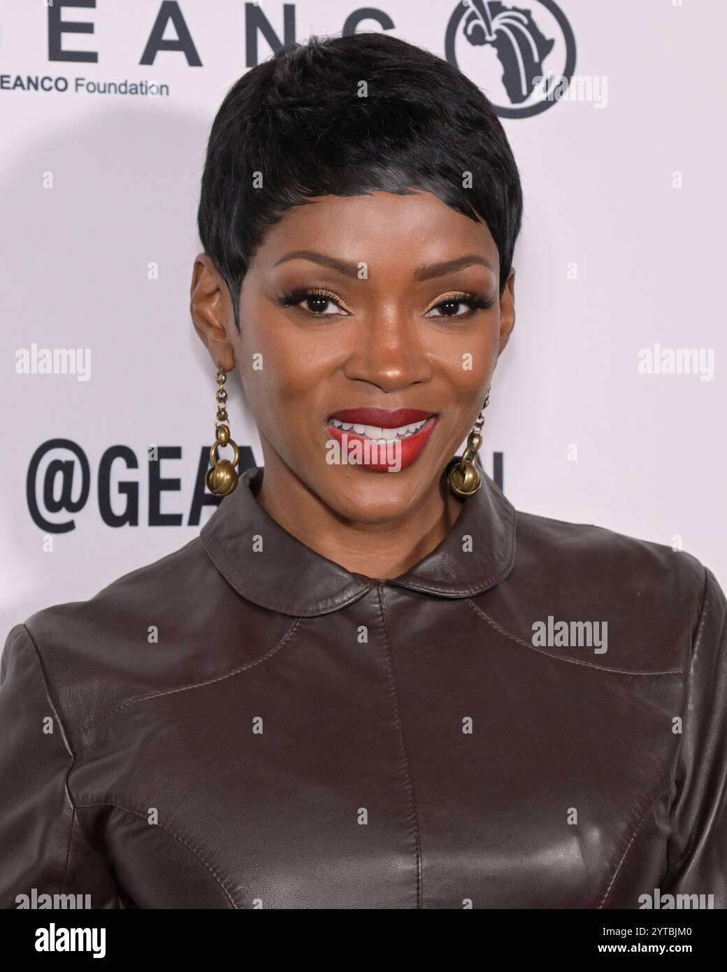 6. Dezember 2024, West Hollywood, Kalifornien, USA: Caroline Chikezie nimmt an der jährlichen Hollywood-Gala der GEANCO Foundation Teil. (Credit Image: © Billy Bennight/ZUMA Press Wire) NUR REDAKTIONELLE VERWENDUNG! Nicht für kommerzielle ZWECKE! Stockfoto