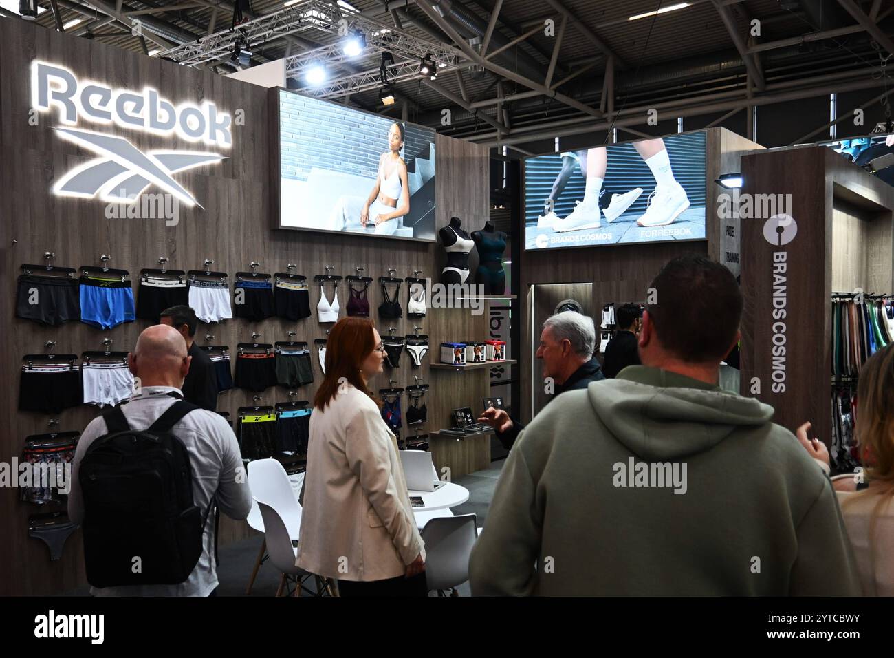 Die ISPO, Internationale Fachmesse und weltgrösste jährliche Multi-Segment-Messe für Sportartikel und Sportmode auf der Messe München. Foto: ISPO 2024, Reebok International Limited, Sportartikel-Hersteller *** ISPO, Internationale Fachmesse und die weltweit größte jährliche Mehrsegmentmesse für Sportartikel und Sportmode auf der Messe München Foto Ispo 2024, Reebok International Limited, Sportartikelhersteller Stockfoto