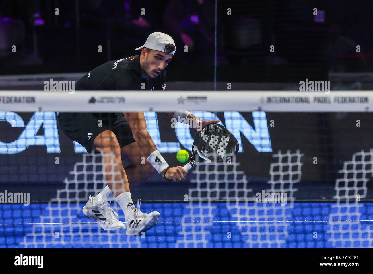 Mailand, Italien. Dezember 2024. Alejandro Galan (ESP) im Spiel von Milano Premiere Padel P1 zwischen Pol Hernandez Alvarez (ESP) Ramiro Jesus Valenzuela (ARG) gegen Federico Chingotto (ARG) Alejandro Galan (ESP) in der Allianz Cloud Arena. Quelle: SOPA Images Limited/Alamy Live News Stockfoto