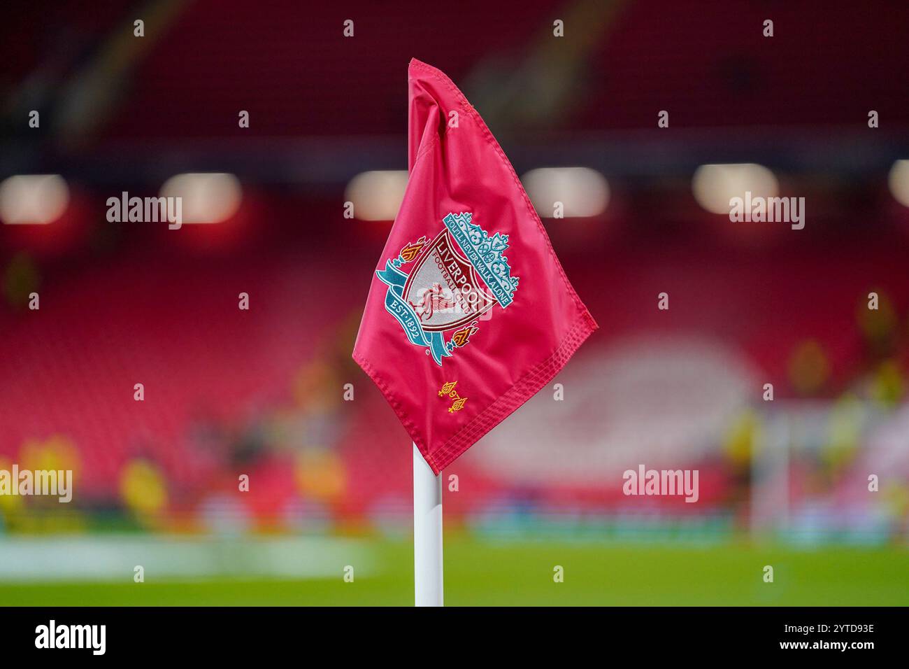 Liverpool, Großbritannien. November 2024. Allgemeine Ansicht innerhalb des Stadions der Eckflagge während des Spiels Liverpool FC gegen Real Madrid CF UEFA Champions League Runde 1 in Anfield, Liverpool, England, Großbritannien am 27. November 2024 Credit: Every Second Media/Alamy Live News Stockfoto