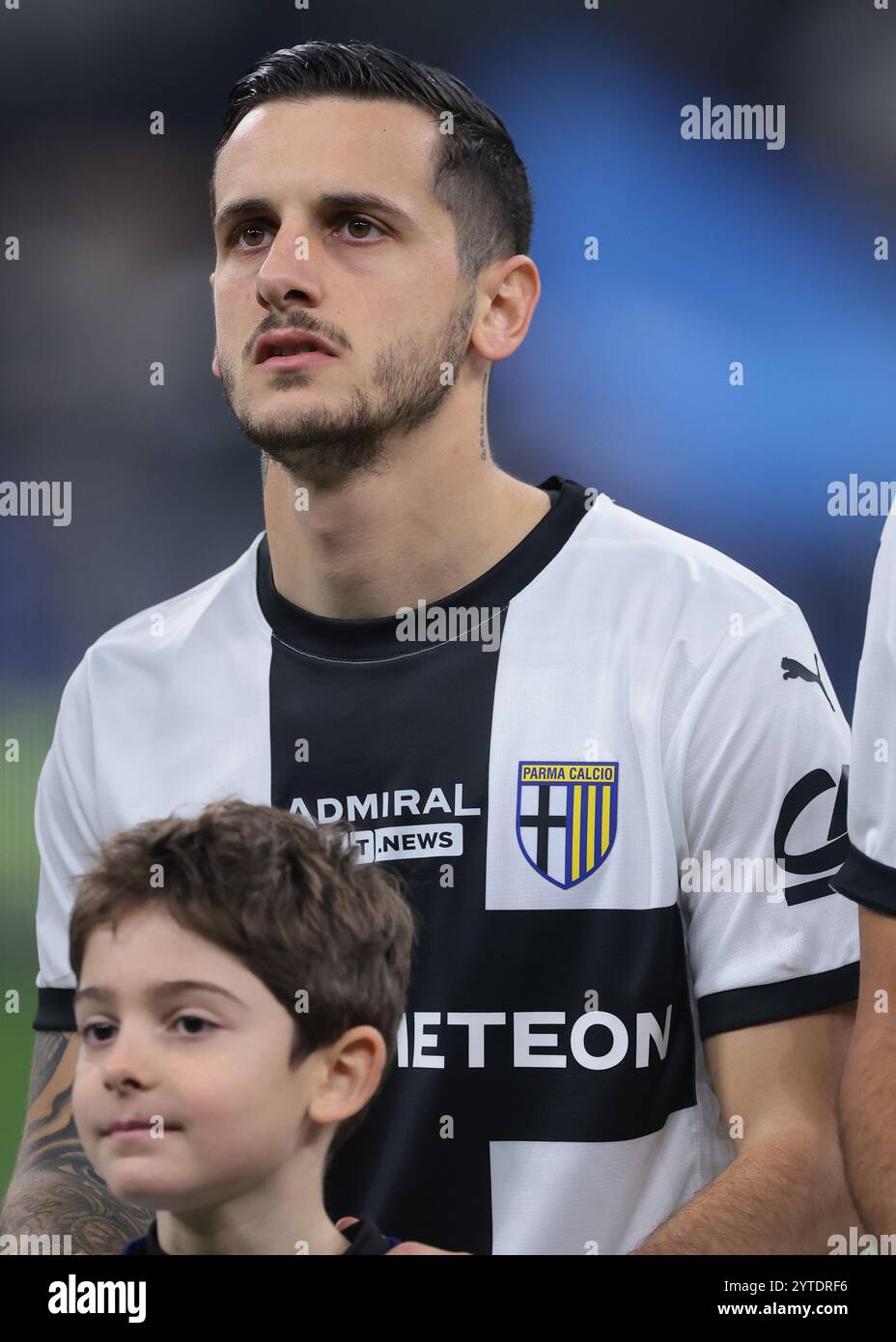 Mailand, Italien. Dezember 2024. Emanuele Valeri von Parma Calcio sieht sich während der Besetzung vor dem Spiel der Serie A bei Giuseppe Meazza in Mailand an. Der Bildnachweis sollte lauten: Jonathan Moscrop/Sportimage Credit: Sportimage Ltd/Alamy Live News Stockfoto