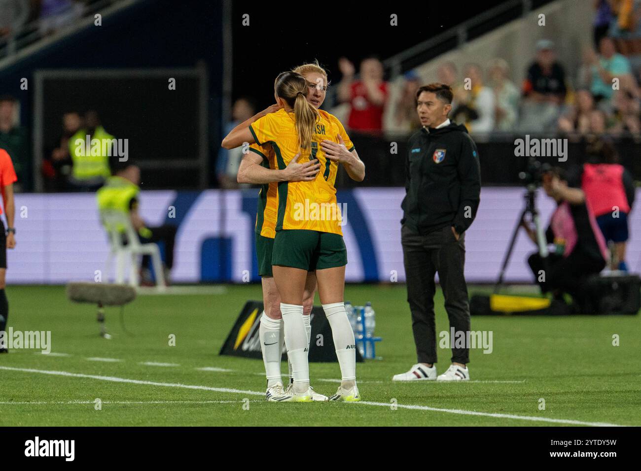 Geelong, Australien. Dezember 2024. Geelong, Australien, 7. Dezember 2024: Clare Polkinghorne (4 Australien) wird beim internationalen Freundschaftsspiel zwischen Australien und Chinesisch Taipeh im GMHBA Stadium in Geelong, Australien, ersetzt. (NOE Llamas/SPP) Credit: SPP Sport Press Photo. /Alamy Live News Stockfoto