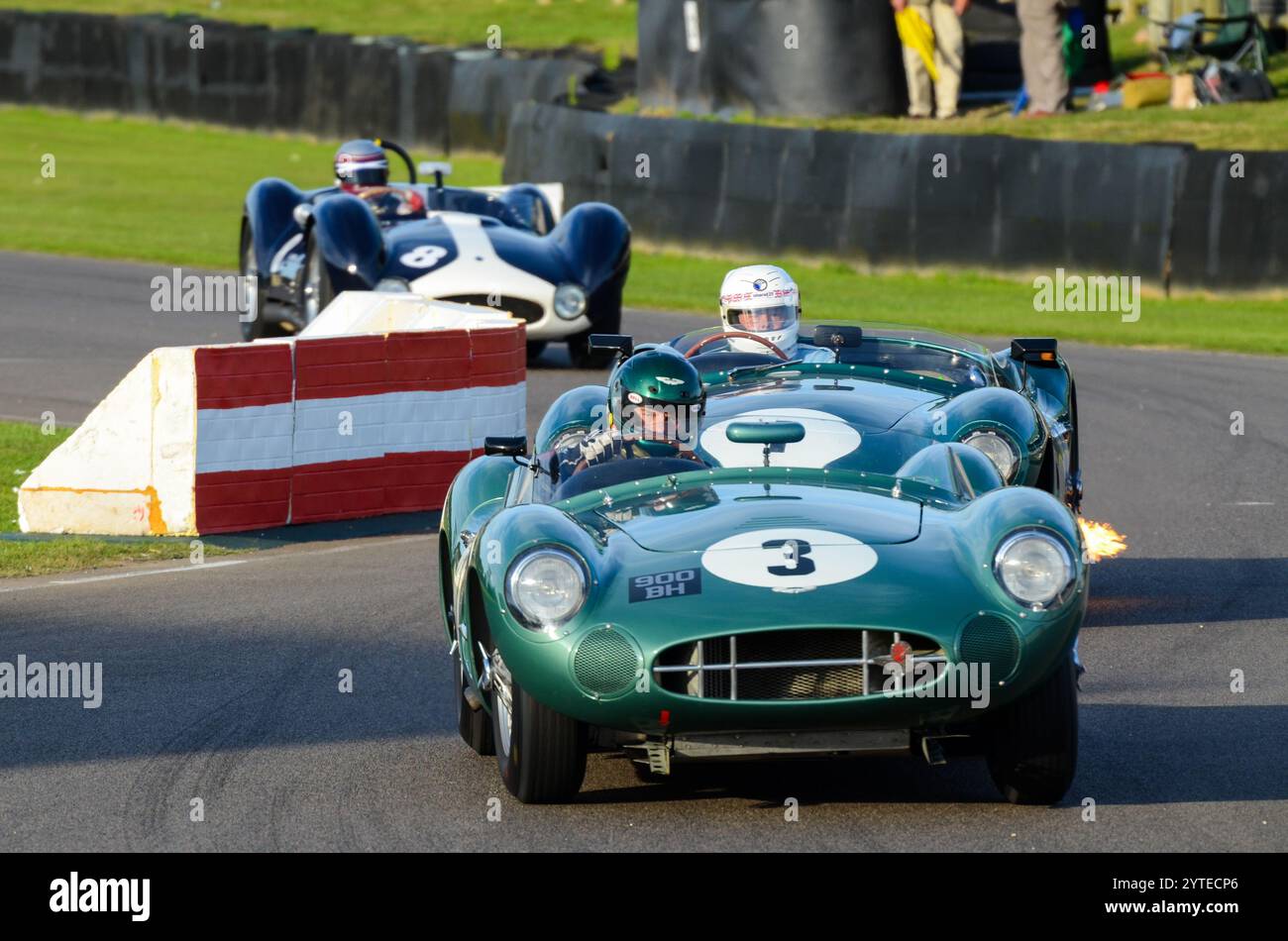 Aston Martin DBR1 Oldtimer-Sportwagen, Oldtimer-Rennwagen, der bei der Sussex Trophy beim Goodwood Revival Event UK antritt. Wolfgang Friedrichs DBR1/5 Stockfoto