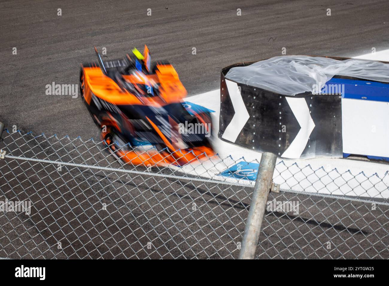 Sao Paulo, Brasilien. Dezember 2024. NEOM McLaren-Fahrer Taylor Barnard während des zweiten freien Trainings des Sao Paulo E-prix der 11. Formel-E-Saison am Samstag, den 7. Dezember, in Sao Paulo, Brasilien. (Rodilei Morais/SPP) Credit: SPP Sport Press Photo. /Alamy Live News Stockfoto