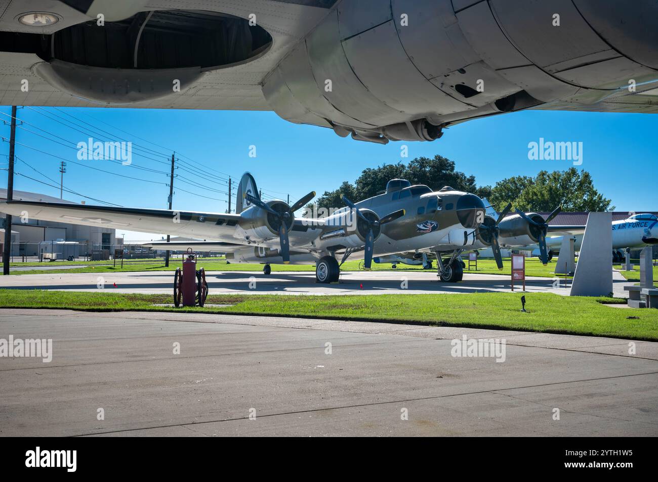 Eine stillgelegte B-17G Flying Fortress befindet sich am 20. November 2024 im Barksdale Global Power Museum Luftwaffenstützpunkt Barksdale, La. Stockfoto