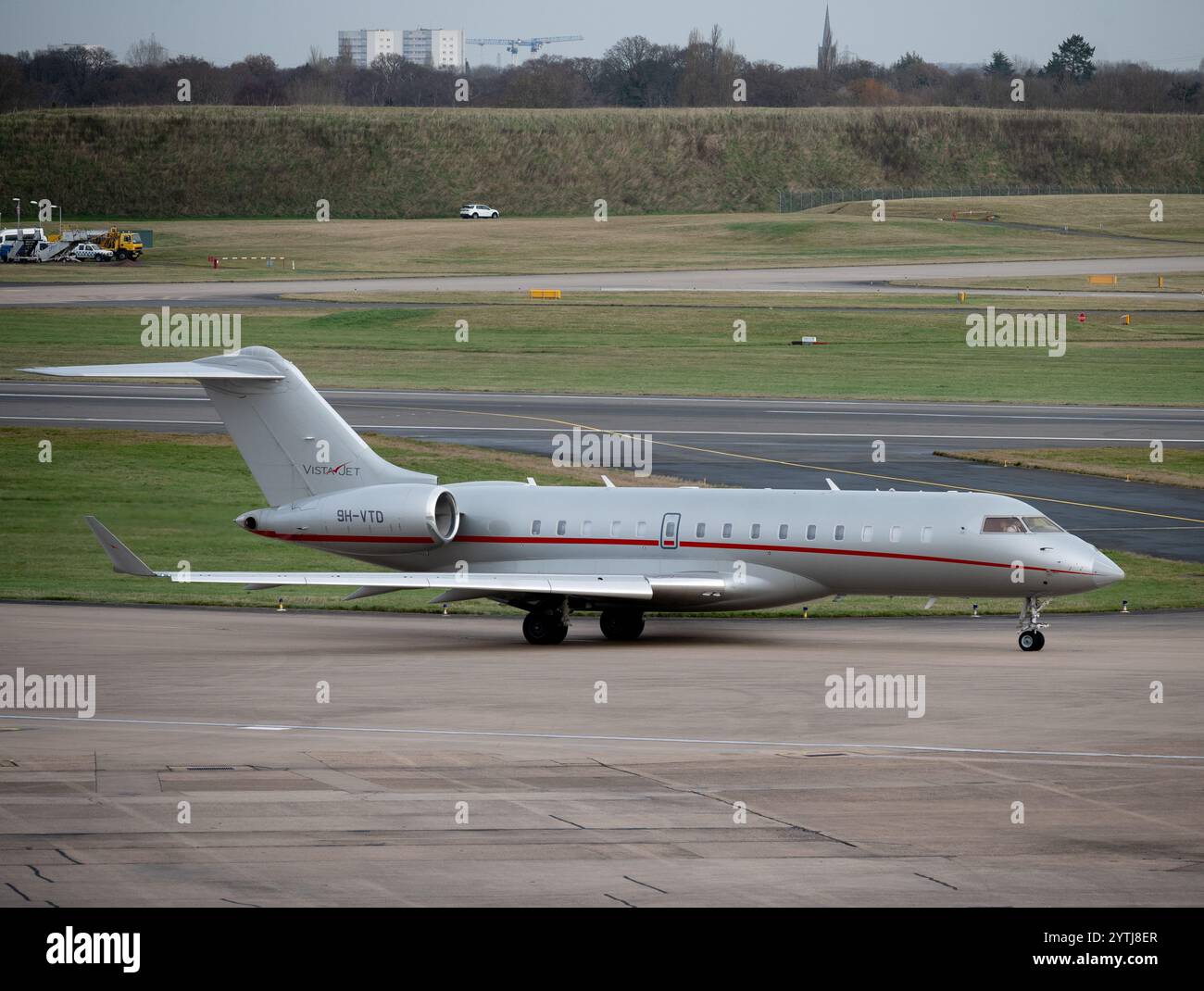 VistaJet Bombardier Global 6000 am Flughafen Birmingham, Großbritannien (9H-VTD) Stockfoto