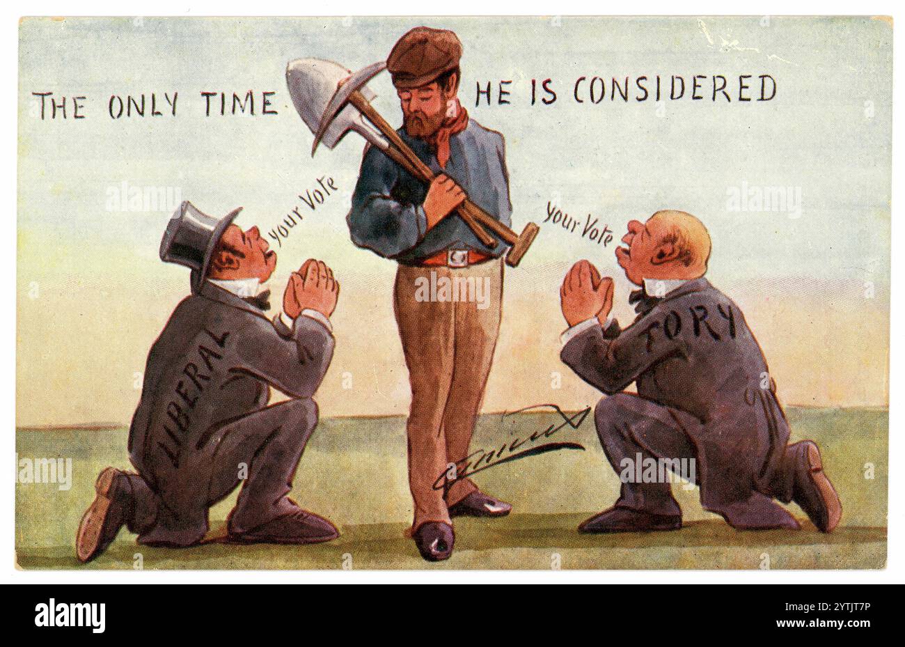 Postkarte in Originalfarbe, zwei Politiker flehen um die Wahl des einfachen Mannes - Liberal versus Tory Vote. "Der einzige Zeitpunkt, an dem er in Betracht gezogen wird" - ein Kommentar zu dem von politischen Parteien umworbenen Arbeiter, der normalerweise von den Machthabern ignoriert wird. Grußpostkarte veröffentlicht von der Cynicus Art Publishing Co. In Leeds, Großbritannien diese Firma wurde von dem schottischen Karikaturisten Martin Anderson (1854 – 14. April 1932) gegründet, besser bekannt unter seinem Pseudonym Cynicus. Dieses Unternehmen war von 1912 bis 1914 tätig, ab dem die Postkarte datiert werden kann. Stockfoto