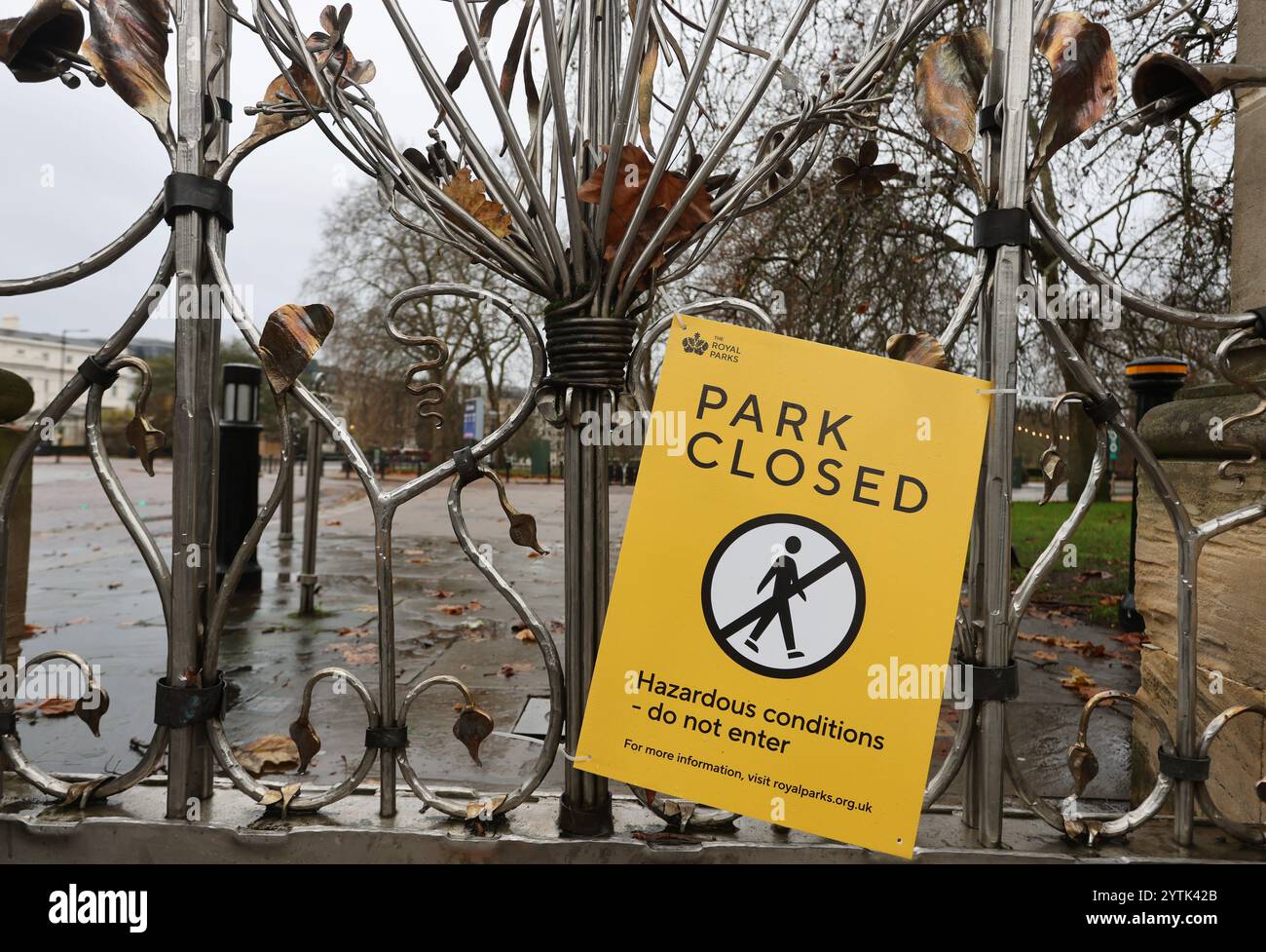 London, Großbritannien 7. Dezember, obwohl der Westen Großbritanniens am härtesten von den starken Winden und dem Regen von Storm Darragh getroffen wurde, wurden in London Hyde Park und Winter Wonderland aus Sicherheitsgründen geschlossen. Credit Monica Wells/Alamy Live News Stockfoto