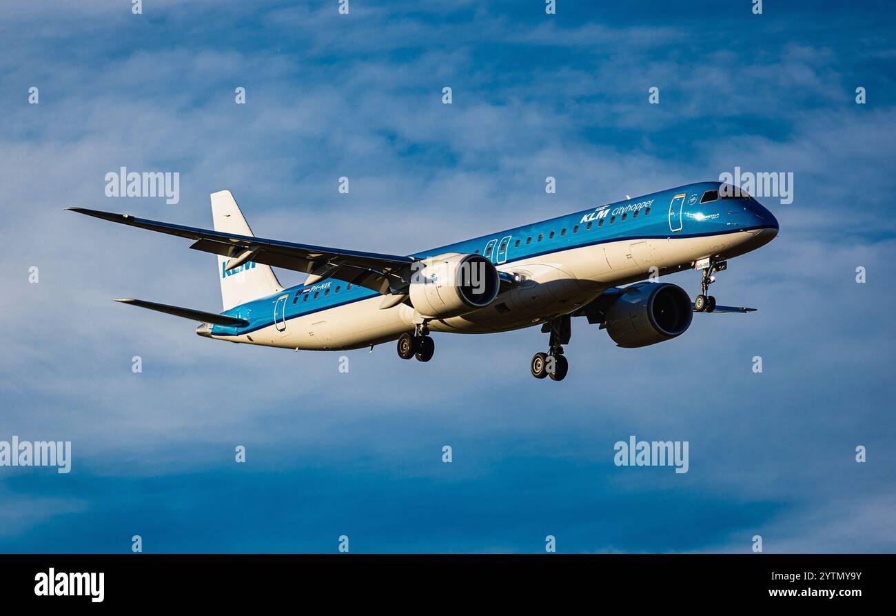 Zürich, Schweiz, 6. September 2024: Ein KLM Cityhopper Embraer 195-E2 ist auf dem letzten Anflug zum Flughafen Zürich. Registrierung PH-NXK. (Foto von Andreas Stockfoto