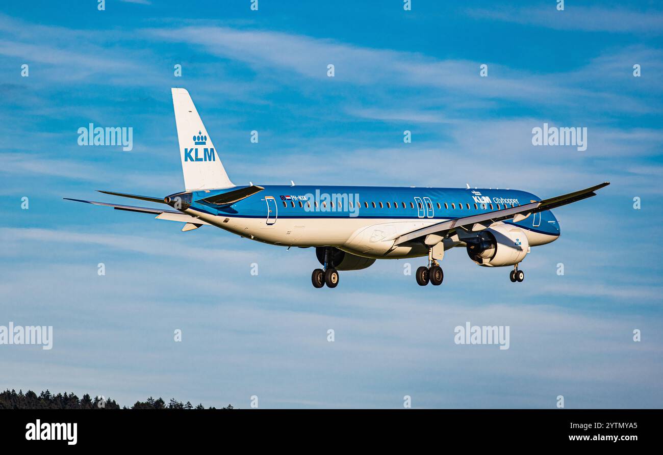 Zürich, Schweiz, 6. September 2024: Ein KLM Cityhopper Embraer 195-E2 ist auf dem letzten Anflug zum Flughafen Zürich. Registrierung PH-NXK. (Foto von Andreas Stockfoto