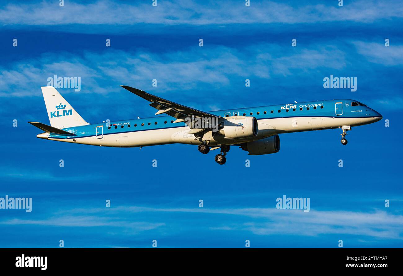Zürich, Schweiz, 6. September 2024: Ein KLM Cityhopper Embraer 195-E2 ist auf dem letzten Anflug zum Flughafen Zürich. Registrierung PH-NXK. (Foto von Andreas Stockfoto