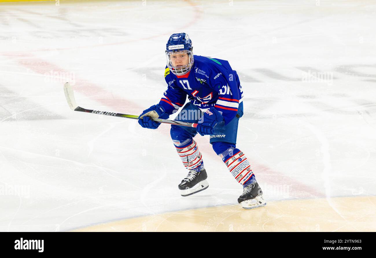 Kloten, Schweiz, 29. November 2024: #17 Elia Liniger, Stürmer EHC Kloten U20-Elit Team. (Foto: Andreas Haas/dieBildmanufaktur) Stockfoto