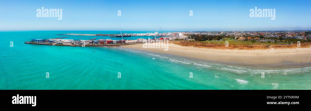 Timaru Stadthafen an der Pazifikküste der Südinsel in Neuseeland - Luftpanorama. Stockfoto
