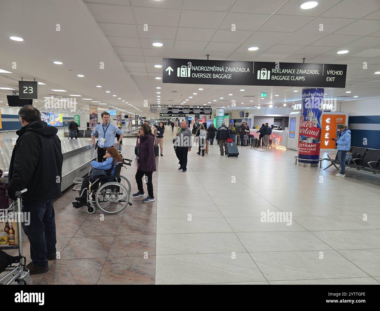 Gepäckausgabe am Flughafen Václav Havel, Prag, Tschechische Republik Stockfoto