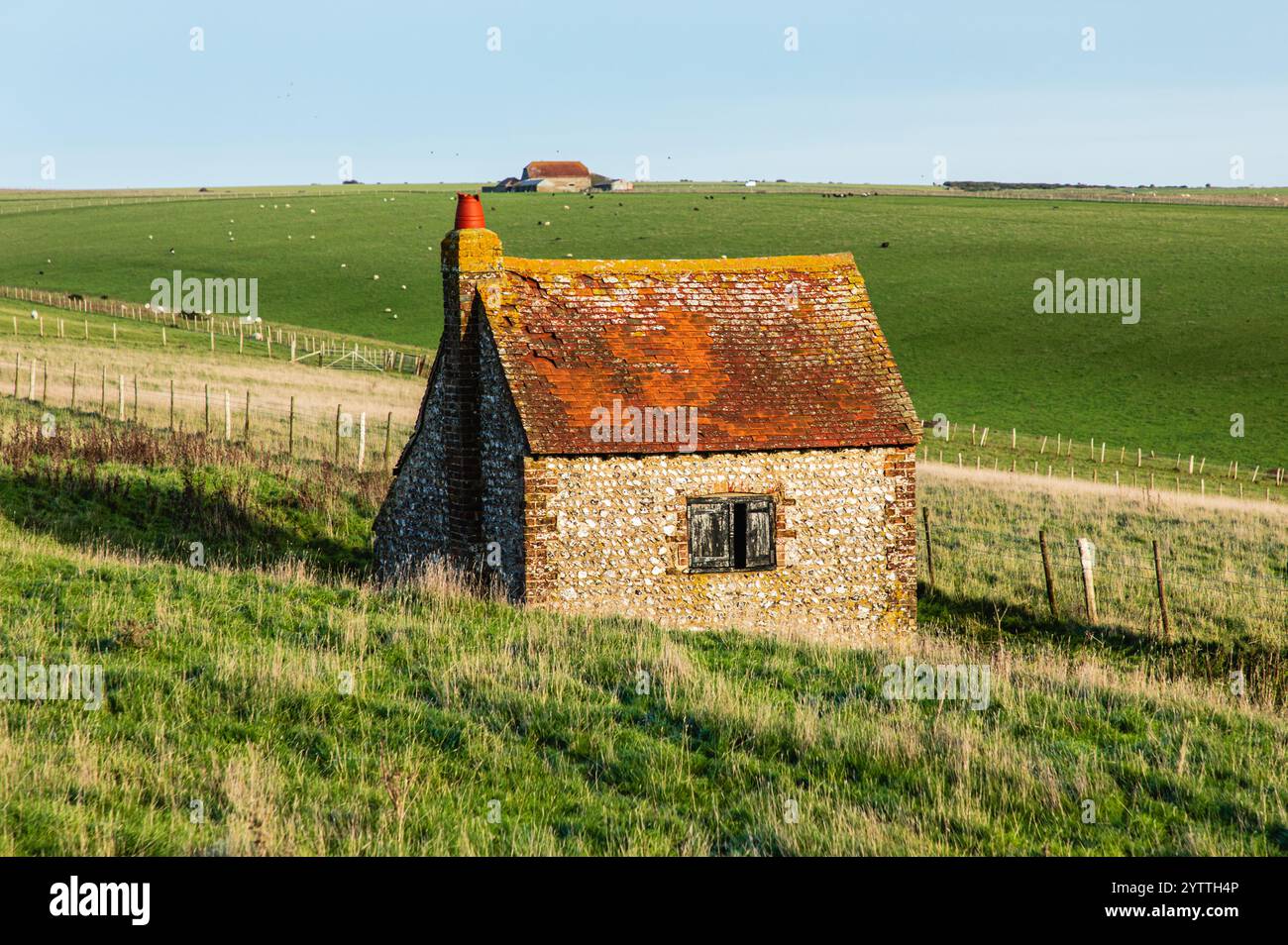 Ein verlassenes kleines Farmhaus im Süden nahe East Dean East Sussex Südosten Englands Großbritannien Stockfoto