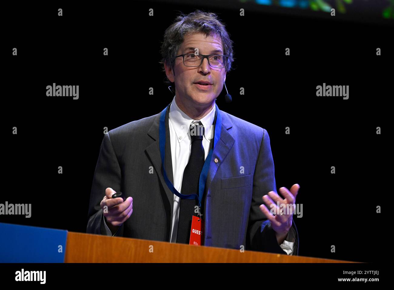 David Baker, Nobelpreisträger für Chemie, während des diesjährigen Nobelpreisträgers für Chemie in Aula Magna, Universität Stockholm, Schweden am Sonntag, 8. Dezember 2024.Foto: Pontus Lundahl / TT / Code 10050 Stockfoto