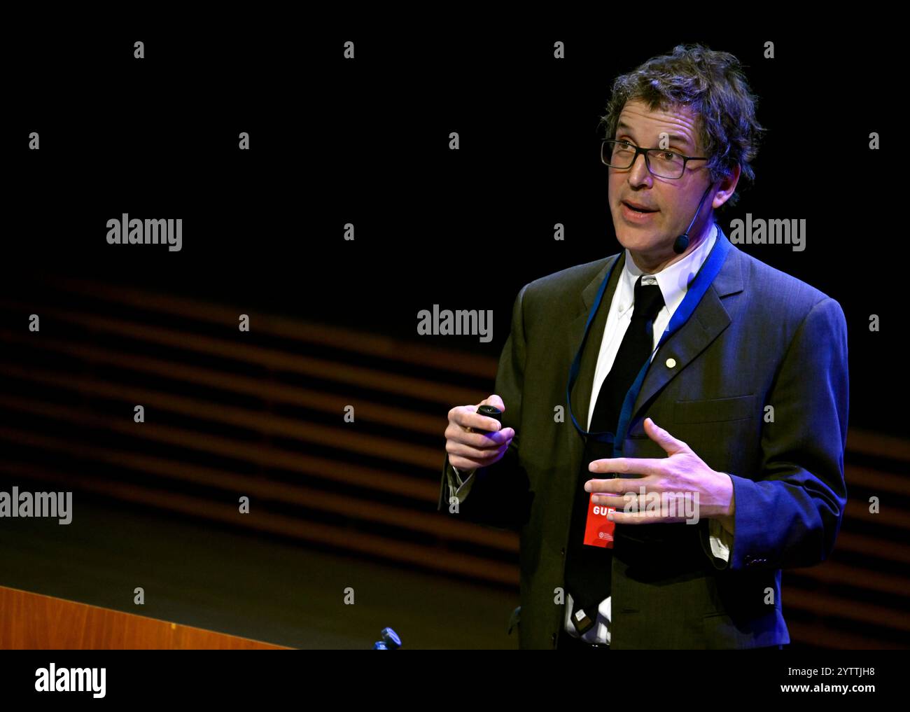 Stockholm, Schweden. Dezember 2024. David Baker, Nobelpreisträger für Chemie, während der diesjährigen Nobelpreisträgervorlesung für Chemie in Aula Magna, Stockholm University, Schweden am Sonntag, 8. Dezember 2024.Foto: Pontus Lundahl/TT/Code 10050 Credit: TT News Agency/Alamy Live News Stockfoto