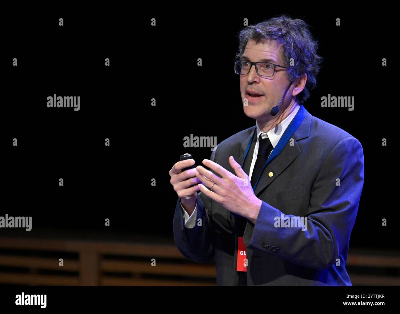 Stockholm, Schweden. Dezember 2024. David Baker, Nobelpreisträger für Chemie, während der diesjährigen Nobelpreisträgervorlesung für Chemie in Aula Magna, Stockholm University, Schweden am Sonntag, 8. Dezember 2024.Foto: Pontus Lundahl/TT/Code 10050 Credit: TT News Agency/Alamy Live News Stockfoto