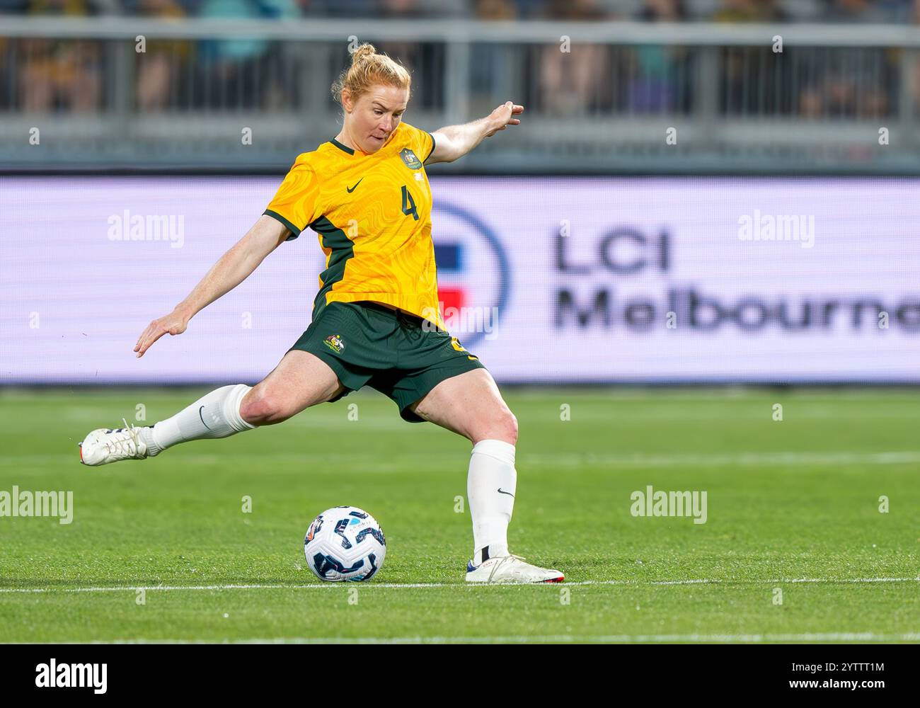 Geelong, Australien. Dezember 2024. Der Australier Clare Polkinghorne konnte während des Freundschaftsspiels gegen die Matildas gegen Chinesisch Taipeh im Mittelfeld spielen. Abschiedsspiel für die australische Clare Polkinghorne. Endpunktzahl Australien 6 – Chinesisches Taipeh 0. (Foto: Olivier Rachon/SOPA Images/SIPA USA) Credit: SIPA USA/Alamy Live News Stockfoto